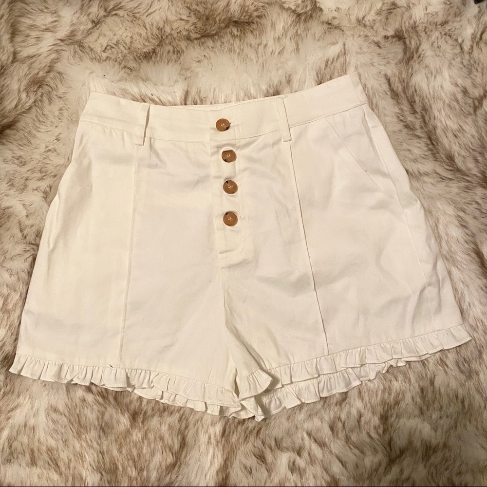 Entro Shorts in White